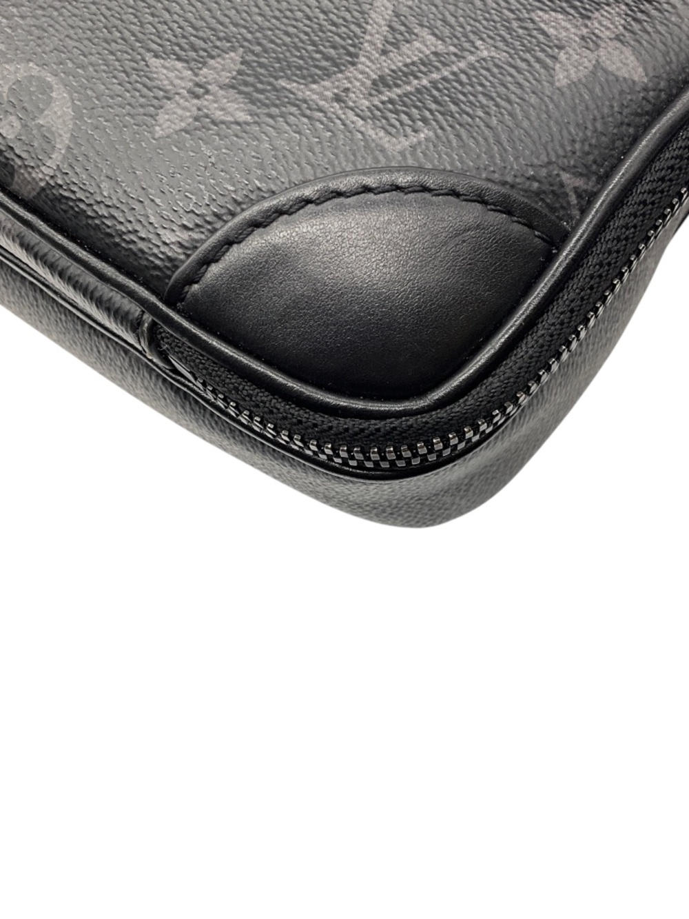 LOUIS VUITTON BLACK MONOGRAM CANVAS AND LEATHER ALPHA MESSENGER BAG - Picture 9 of 13